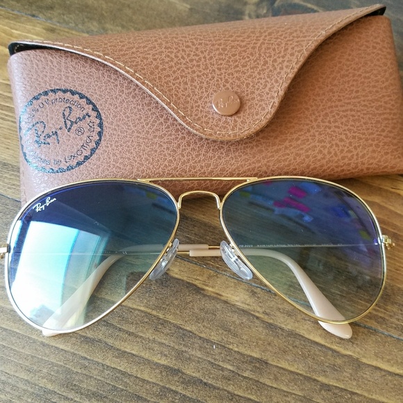 aviator light blue gradient